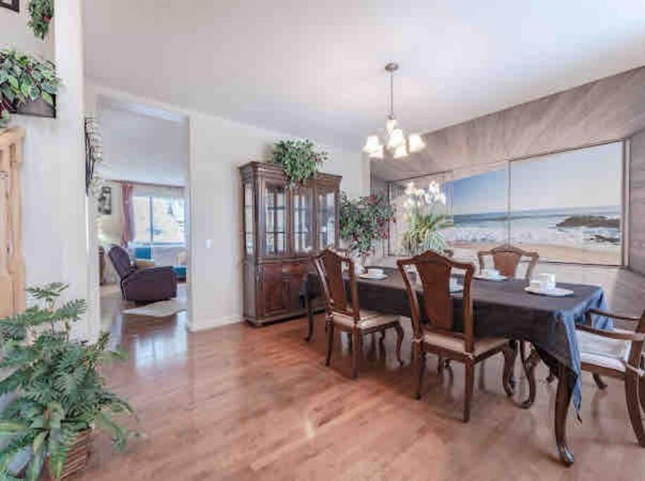 Villa 2500 Sq House In Springbank Hill Bl 261818 YYC Exterior foto