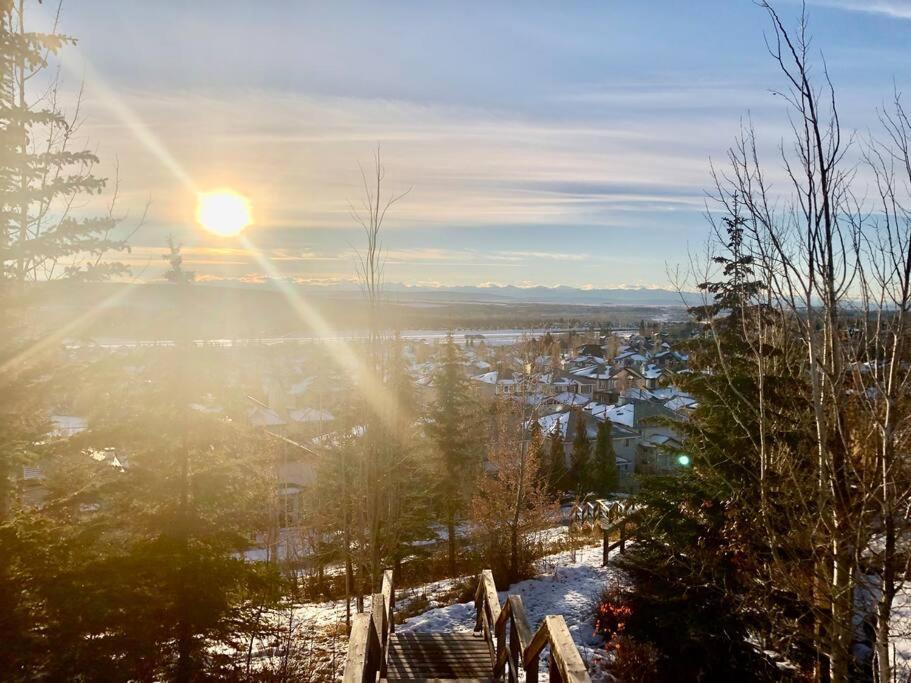 Villa 2500 Sq House In Springbank Hill Bl 261818 YYC Exterior foto